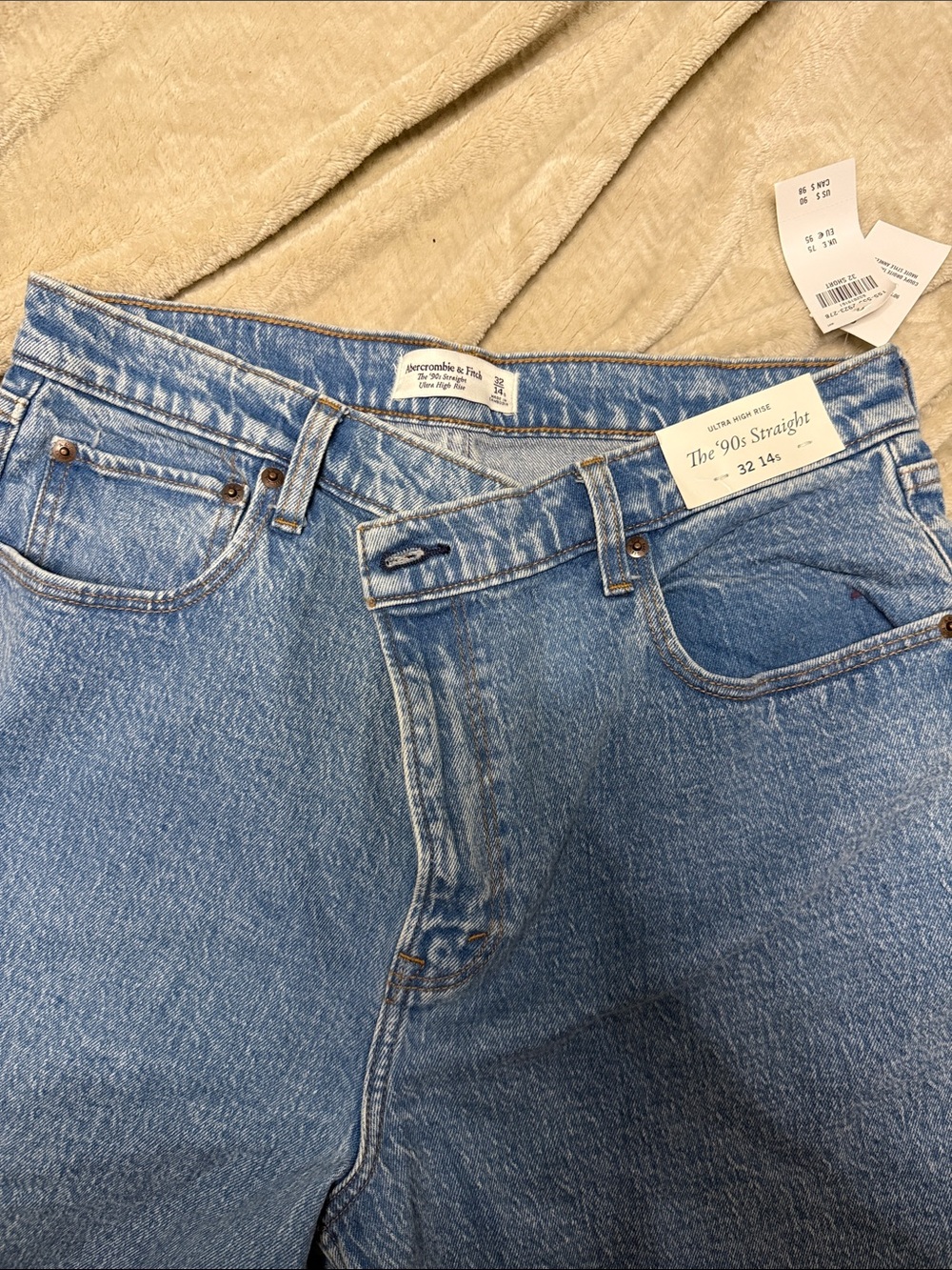 Size 14 short NWT Abercrombie & Fitch womens 90s Straight Jeans - Light Blue Was